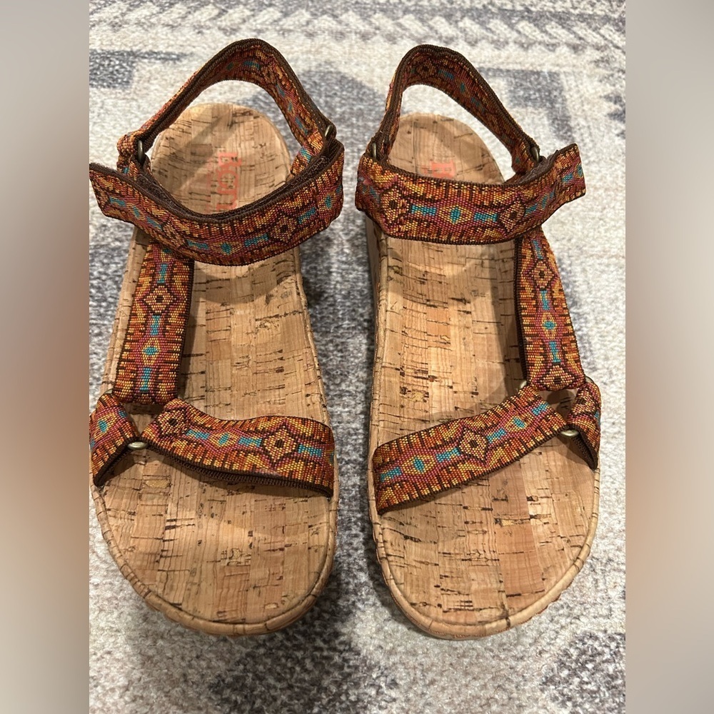 Born women size 9 sandals